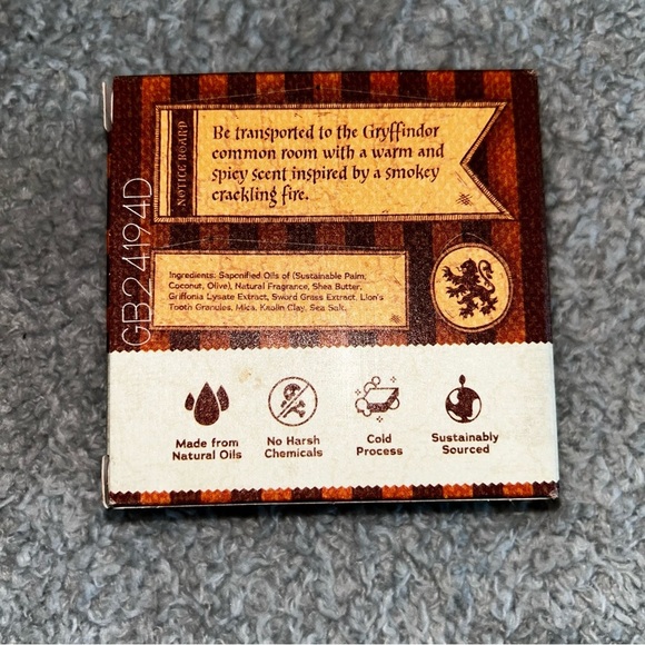 Dr. Squatch Orange and Brown body soap Gryffindor - Picture 2 of 2